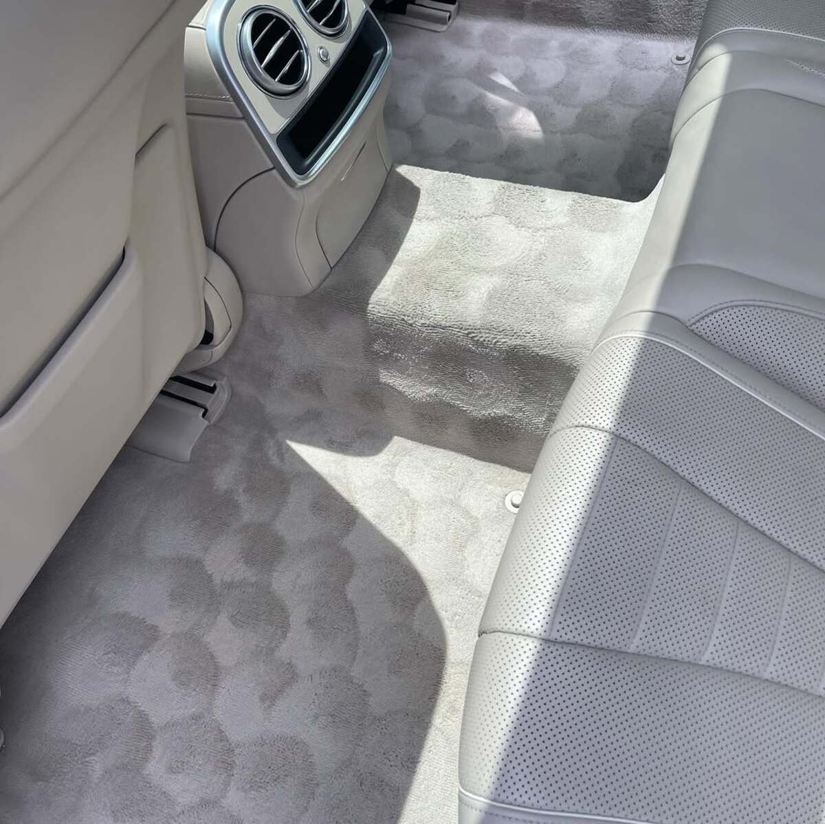 Immaculate vehicle interior after DA1MAMBA deep cleaning service